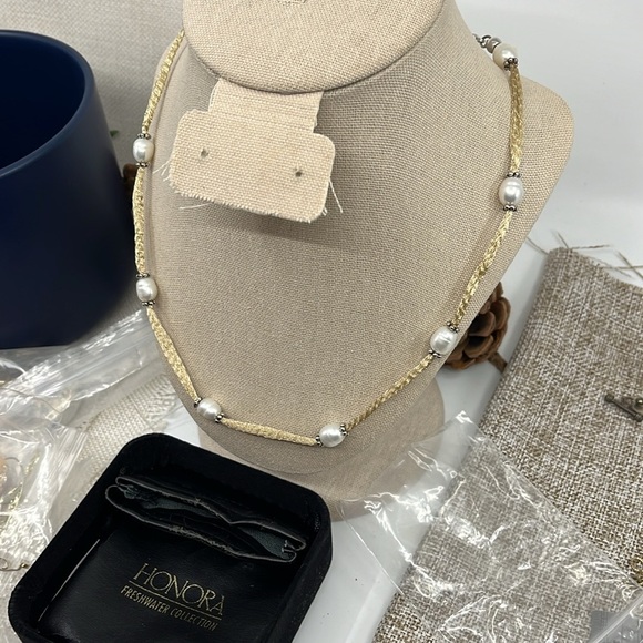 Vintage Honora Pearl Adjustable Necklace with Intricate Beige Mesh Sections - Picture 4 of 12